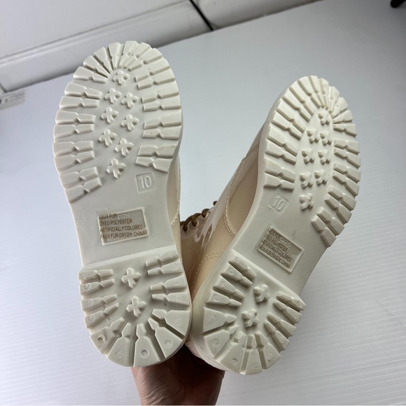 Kenneth Cole Women's size 10 Rain Lace Up Cozy Boot White/Cream - Picture 11 of 11